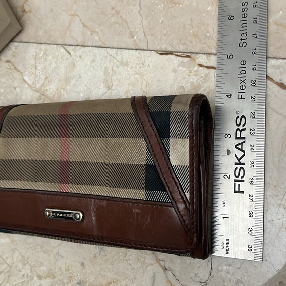 Burberry Wallet with original box and dust bag. - Picture 14 of 16